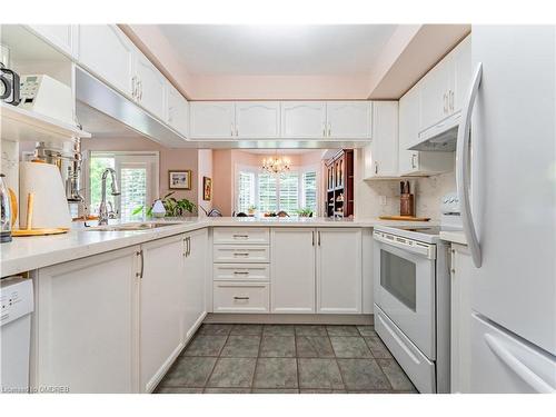 101-216C Plains Road W, Burlington, ON - Indoor Photo Showing Kitchen