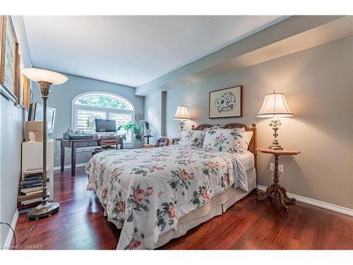 101-216C Plains Road W, Burlington, ON - Indoor Photo Showing Bedroom