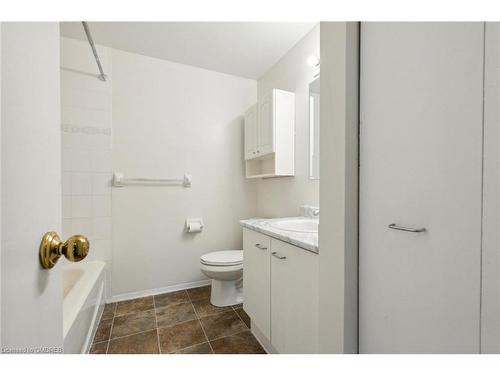 69 Edgemere Drive, Cambridge, ON - Indoor Photo Showing Bathroom