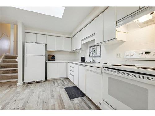 69 Edgemere Drive, Cambridge, ON - Indoor Photo Showing Kitchen