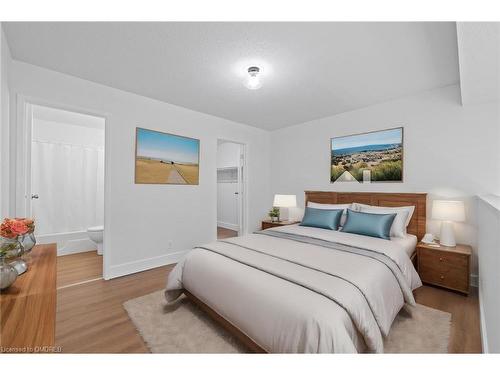 19-41 Valleyview Road, Kitchener, ON - Indoor Photo Showing Bedroom