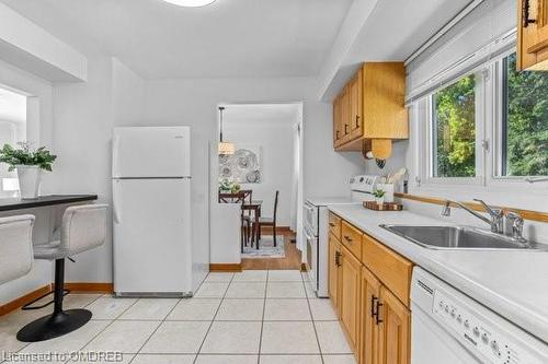 331 Meadowcrest Road, Kingston, ON - Indoor Photo Showing Kitchen