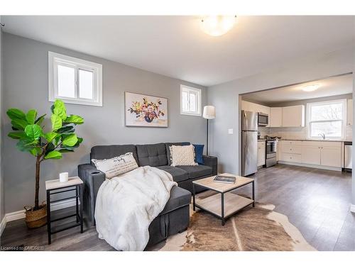 1-9 Merigold Street, St. Catharines, ON - Indoor Photo Showing Living Room