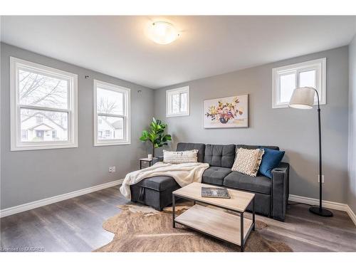 1-9 Merigold Street, St. Catharines, ON - Indoor Photo Showing Living Room