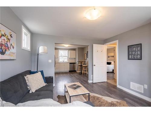 1-9 Merigold Street, St. Catharines, ON - Indoor Photo Showing Living Room