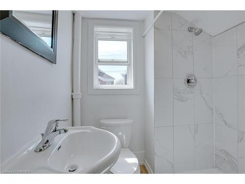 2-75 Queenston Street, St. Catharines, ON - Indoor Photo Showing Bathroom