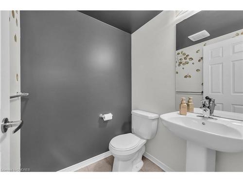 20 Mull Avenue, Caledonia, ON - Indoor Photo Showing Bathroom