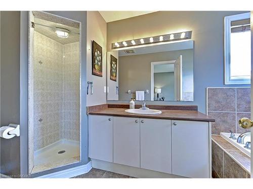 5267 Springbok Crescent, Mississauga, ON - Indoor Photo Showing Bathroom