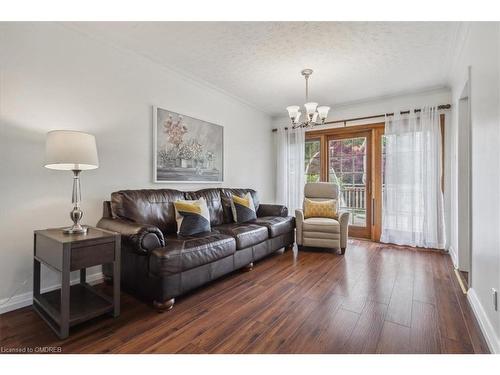 222 Alscot Crescent, Oakville, ON - Indoor Photo Showing Living Room