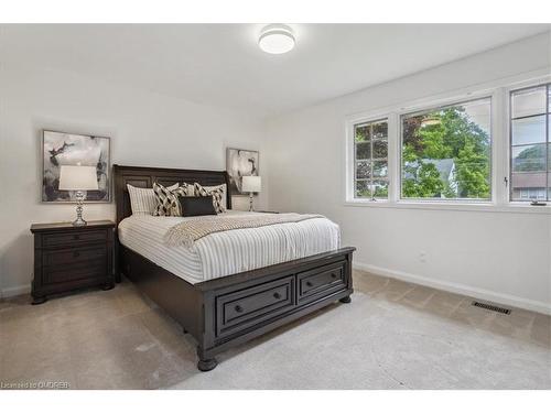 222 Alscot Crescent, Oakville, ON - Indoor Photo Showing Bedroom