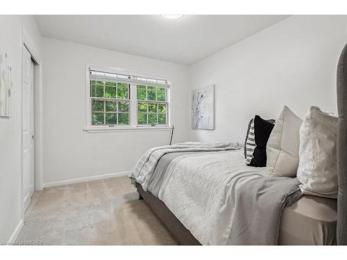 222 Alscot Crescent, Oakville, ON - Indoor Photo Showing Bedroom