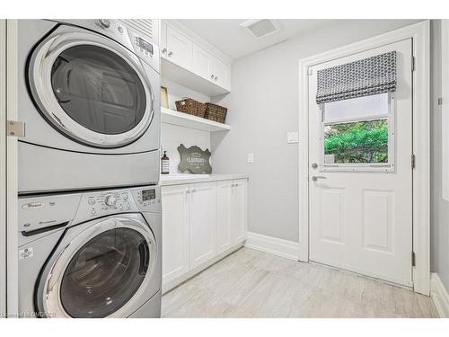 1301 Bunsden Avenue, Mississauga, ON - Indoor Photo Showing Laundry Room