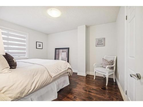 1301 Bunsden Avenue, Mississauga, ON - Indoor Photo Showing Bedroom