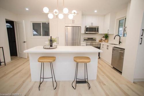 Main-33 Buckingham Street, Brantford, ON - Indoor Photo Showing Kitchen With Upgraded Kitchen