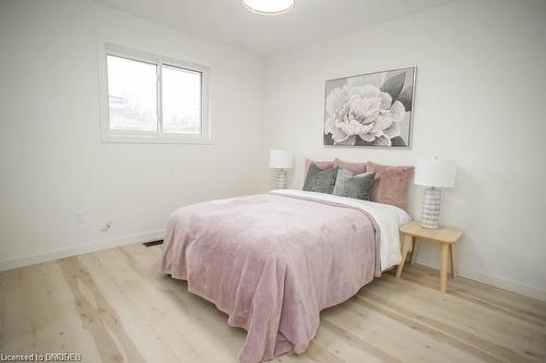 Main-33 Buckingham Street, Brantford, ON - Indoor Photo Showing Bedroom