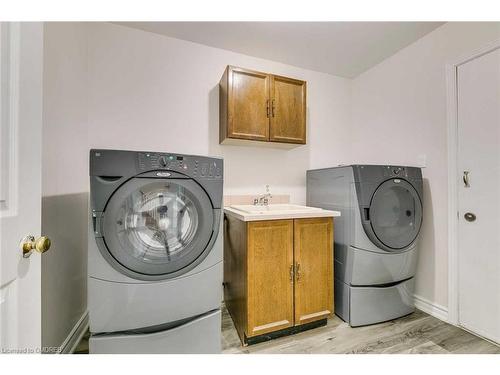 5368 Heritage Hills Boulevard, Mississauga, ON - Indoor Photo Showing Laundry Room