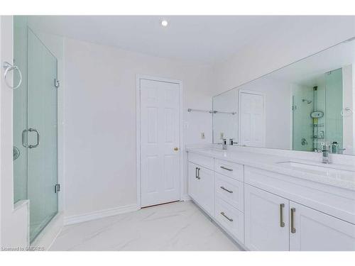 5368 Heritage Hills Boulevard, Mississauga, ON - Indoor Photo Showing Bathroom