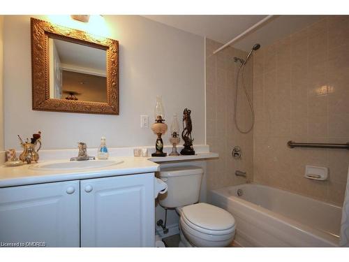 103-2300 Parkhaven Boulevard, Oakville, ON - Indoor Photo Showing Bathroom