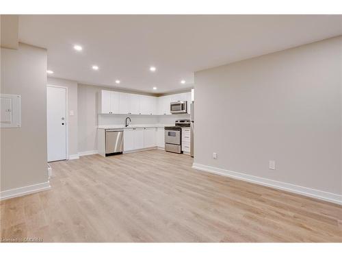 A-201-1083 Main Street E, Hamilton, ON - Indoor Photo Showing Kitchen