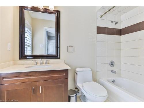 2256 Greening Lane, Burlington, ON - Indoor Photo Showing Bathroom