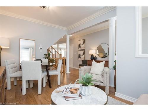 416 Baylis Court, Milton, ON - Indoor Photo Showing Living Room