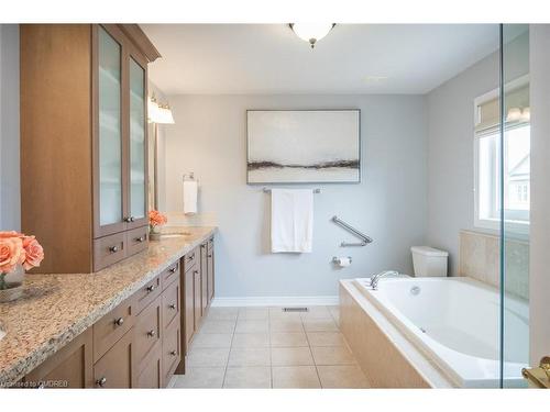 416 Baylis Court, Milton, ON - Indoor Photo Showing Bathroom