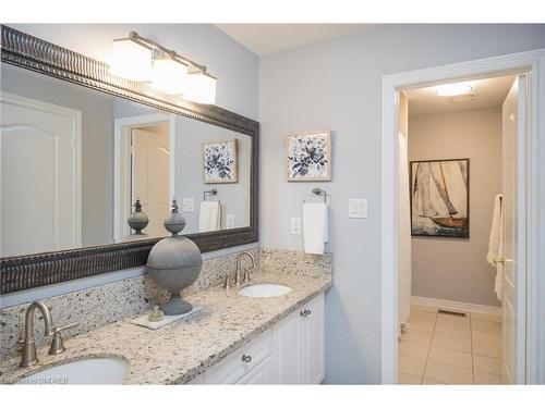 416 Baylis Court, Milton, ON - Indoor Photo Showing Bathroom