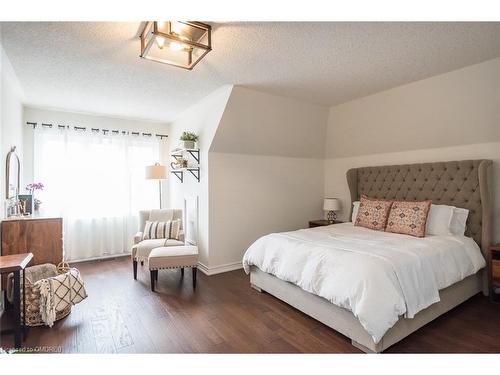 416 Baylis Court, Milton, ON - Indoor Photo Showing Bedroom