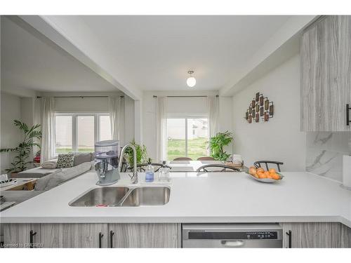 37 Cottonwood Crescent, Welland, ON - Indoor Photo Showing Kitchen With Double Sink