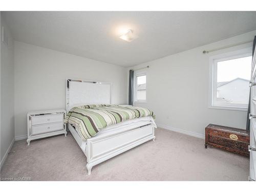 37 Cottonwood Crescent, Welland, ON - Indoor Photo Showing Bedroom