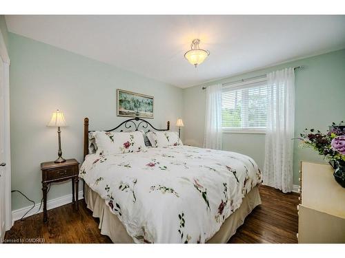 5293 Spruce Avenue, Burlington, ON - Indoor Photo Showing Bedroom