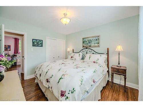 5293 Spruce Avenue, Burlington, ON - Indoor Photo Showing Bedroom