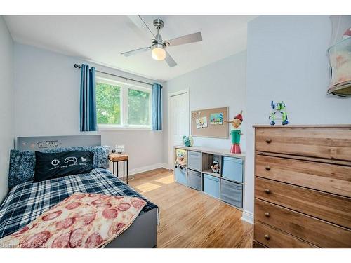 5293 Spruce Avenue, Burlington, ON - Indoor Photo Showing Bedroom