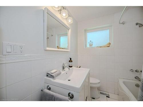 5293 Spruce Avenue, Burlington, ON - Indoor Photo Showing Bathroom