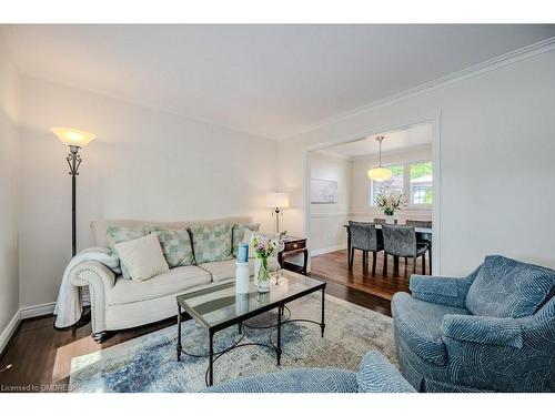 5293 Spruce Avenue, Burlington, ON - Indoor Photo Showing Living Room