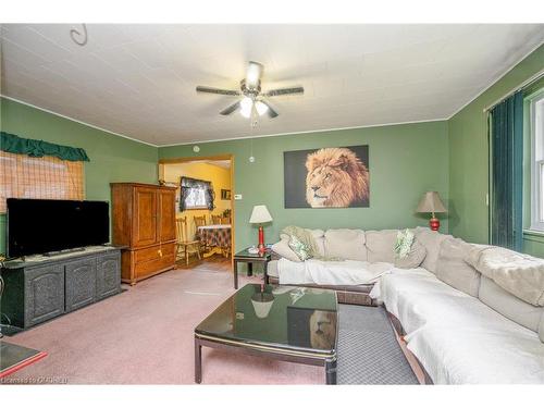 4035 Rebstock Road, Crystal Beach, ON - Indoor Photo Showing Living Room