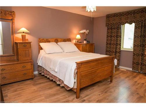 6715 5 Line, Milton, ON - Indoor Photo Showing Bedroom