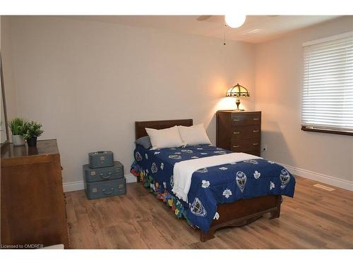 6715 5 Line, Milton, ON - Indoor Photo Showing Bedroom