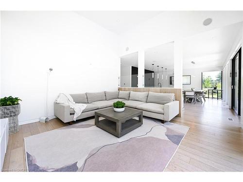 5542 Winston Churchill Boulevard, Erin, ON - Indoor Photo Showing Living Room