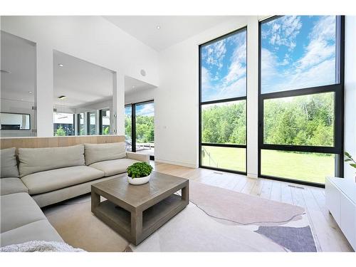 5542 Winston Churchill Boulevard, Erin, ON - Indoor Photo Showing Living Room