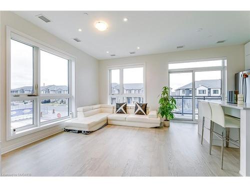 216-460 Gordon Krantz Avenue, Milton, ON - Indoor Photo Showing Living Room