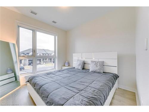 216-460 Gordon Krantz Avenue, Milton, ON - Indoor Photo Showing Bedroom