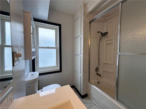 46 Concord Avenue, St. Catharines, ON - Indoor Photo Showing Bathroom