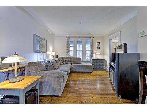 151 Cavell Avenue, Hamilton, ON - Indoor Photo Showing Living Room