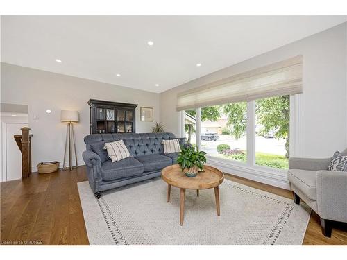 98 Owen Place, Hamilton, ON - Indoor Photo Showing Living Room