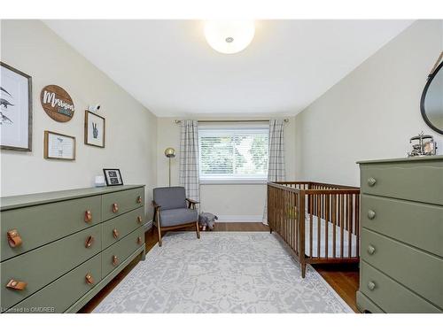 98 Owen Place, Hamilton, ON - Indoor Photo Showing Bedroom