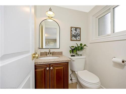 98 Owen Place, Hamilton, ON - Indoor Photo Showing Bathroom