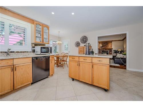 5205 Lakeshore Road, Burlington, ON - Indoor Photo Showing Kitchen