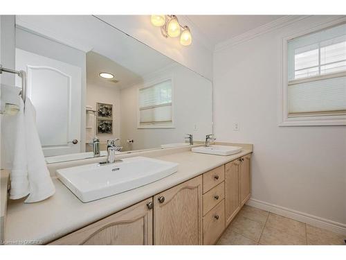 5205 Lakeshore Road, Burlington, ON - Indoor Photo Showing Bathroom