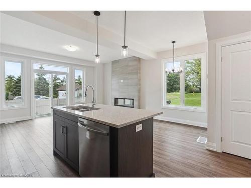 31-143 Elgin Street N, Cambridge, ON - Indoor Photo Showing Kitchen With Double Sink